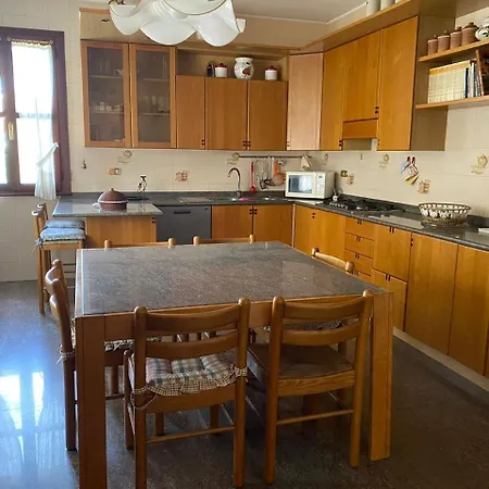 Betty House * Legnaro