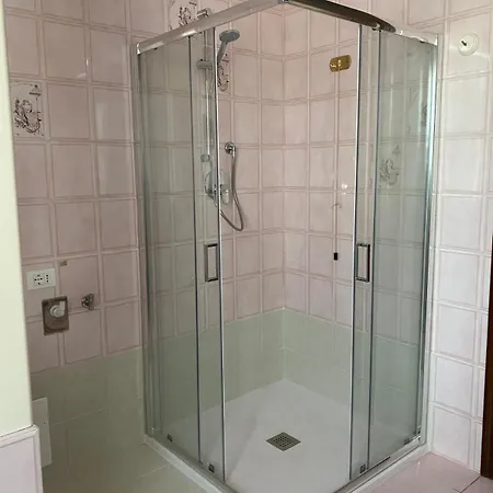 Δωμάτια σε οικογενειακή κατοικία Betty House Legnaro